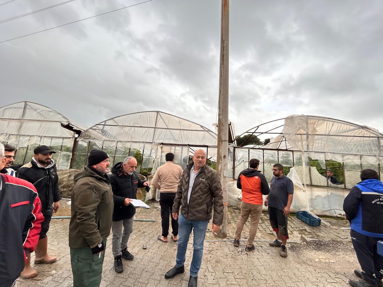 MUĞLA SEYDİKEMER’DE FIRTINADA ZARAR GÖREN SERALARDA HASAR TESPİTLERİ YAPILIYOR